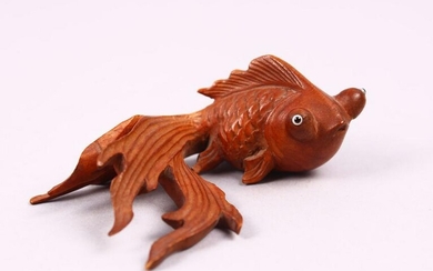 A CHINESE CARVED BOXWOOD/ WOODEN FIGURE OF A GOLDFISH