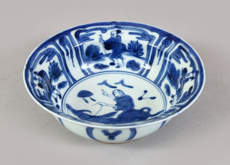 A CHINESE MING STYLE KRAAK PORCELAIN BOWL, the bowl