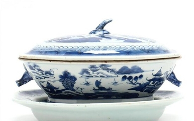 A Chinese Export Porcelain Canton Lidded Tureen with