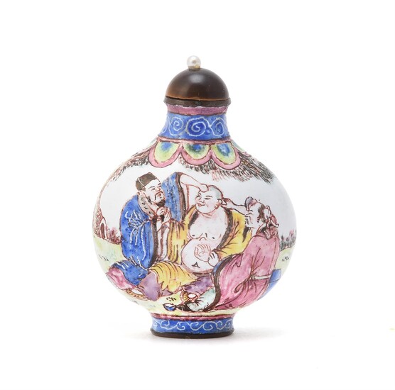 A Chinese famille rose enamel snuff bottle