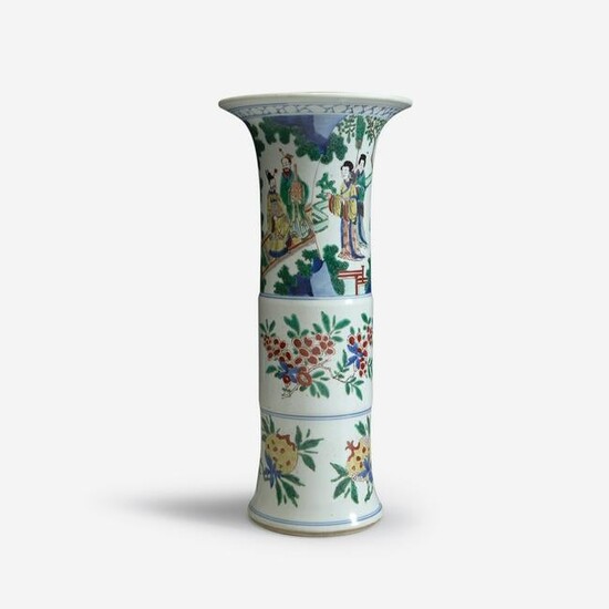 A Chinese wucai-decorated porcelain beaker vase