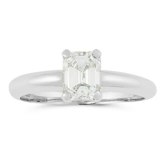 A DIAMOND SOLITAIRE RING in platinum, set with an