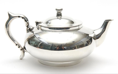 A FINE ROBUR 6 CUP TEAPOT WITH INFUSER
