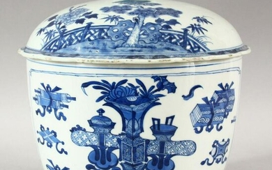 A GOOD CHINESE BLUE & WHITE BOWL AND ASSOCIATED COVER