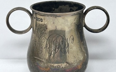 A George V silver two handle vase, London 1923, 12.3 ozt