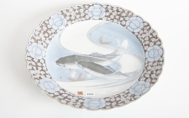 A JAPANESE CHARGER WITH FISH PATTERN, DIA.40CM, LEONARD JOEL LOCAL DELIVERY SIZE: SMALL