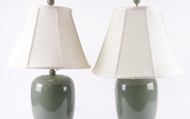 A PAIR OF GREEN CRACKLE GLAZED TABLE LAMPS (2)