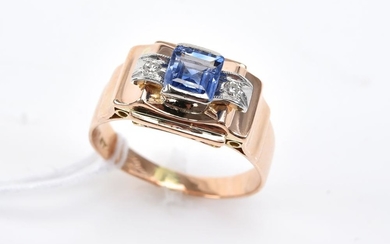 A SAPPHIRE AND DIAMOND RING IN 18CT ROSE GOLD, SIZE N