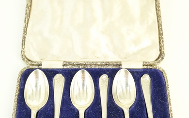 A SET OF SIX STERLING SILVER TEA SPOONS