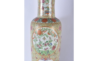 A VERY LARGE 19TH CENTURY CHINESE FAMILLE ROSE STRAITS PORCE...