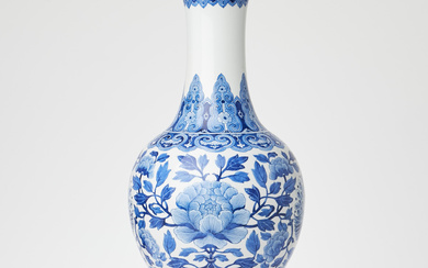 A blue and white decorative floor vase, on a wooden plinth, China, 20th century.