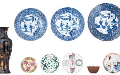 A collection of export porcelain saucers and dishes,...