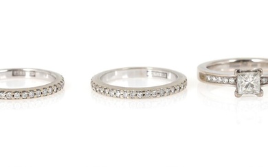 A diamond jewellery set comprising a diamond ring set with a princess-cut...