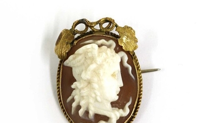 A gold shell cameo brooch