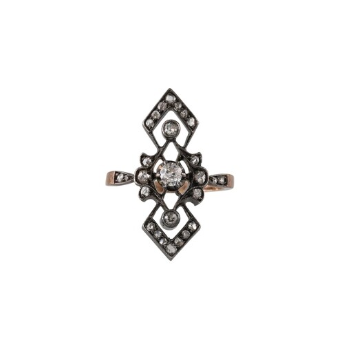 AN ANTIQUE RUSSIAN DIAMOND THREE STONE CLUSTER FINGER LINE R...
