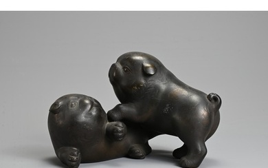 AN EARLY 20TH CENTURY JAPANESE BRONZE OF TWO PUPPIES PLAYING...