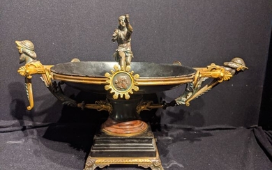D'après Ferdinand Barbedienne (1810-1892), tazza sur marbre, figure centrale d'éphèbe, bandeau doré avec médaillons appliqués...