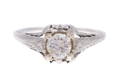 An Art Deco Diamond Ring in 18K White Gold