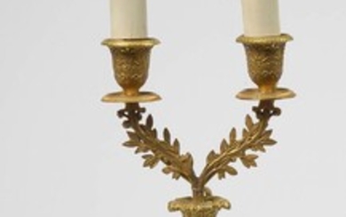 An Empire ormolu torch decorated with an "Allegory of Victory" with two arms of light. Resting on a rock crystal and gilt bronze vase. Period: 1st half of the 19th century. Electrified. (Micro strokes). H.(to the wicks):+/-44,8cm.