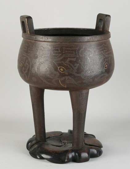 Antique Chinese incense burner Ã˜ 22 cm.