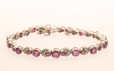 BRACELET, 9k white gold with brilliant cut diamonds and rubies.