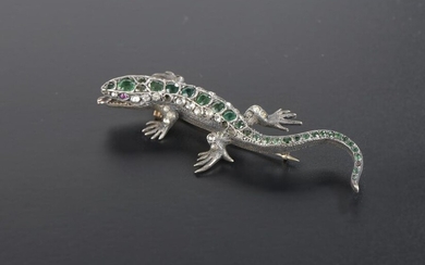 Silver brooch forming a lizard, the eyes in pink stone cabochon, the back set with green and white stones (missing).