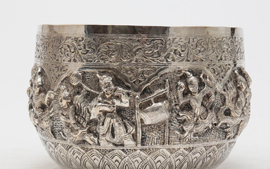 Burmese “thabeik” silver bowl, late 19th Century.
