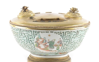 CHINE, Bol en porcelaine à décor en famille verte, Epoque Qing XVII-XVIIIe