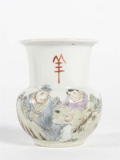 CHINE Petit vase balustre en porcelaine décoré... - Lot 4 - Richard Maison de ventes