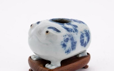 CHINESE BLUE & WHITE 3 LEG TOAD PORCELAIN DROPPER