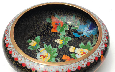 CHINESE CLOISONNE ENAMEL BOWL WITH FLOWER MOTIF.