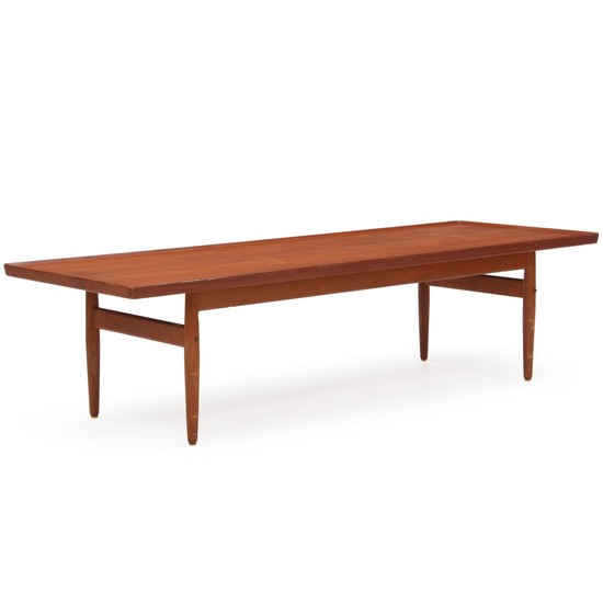 Danish furniture design: Coffee table of teak with raised edge. H. 44 cm. L. 175 cm. W. 60 cm.