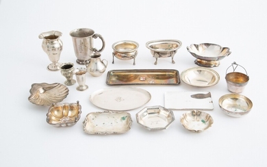 Diciannove oggetti vari in argento 800, gr. 900 ca....