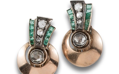EARRINGS, 1920s, WITH DIAMONDS, EMERALDS, IN GOLD AND SILVER