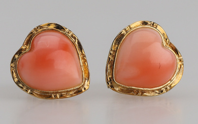 EARRINGS, a pair, 14K gold, heart-shaped with coral.