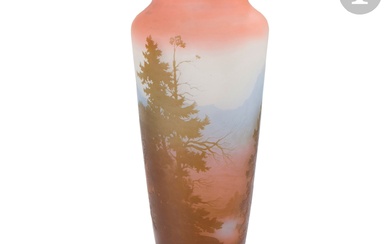 ÉTABLISSEMENTS GALLÉ (1904-1936) Paysage lacustre vosgien Très important vase balustre reposant sur un talon débordant...