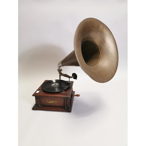 Early 20th. C. oak cased Union gramophone with horn { 72cm ...