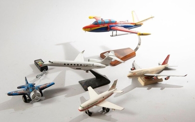 Ensemble de quatre maquettes d'avions dont... - Lot 4 - Paris Enchères - Collin du Bocage