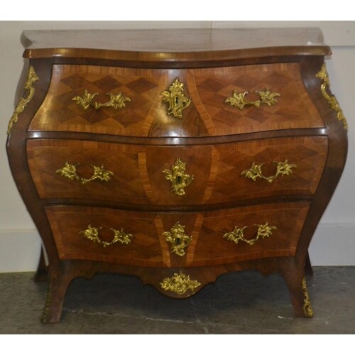 Fabulous French serpentine fronted style three drawer chest ...