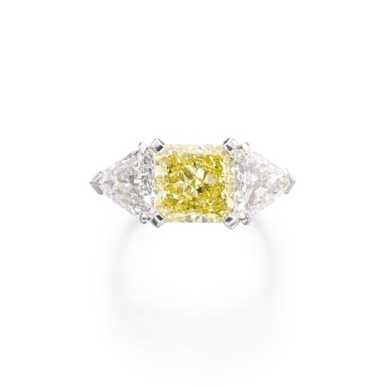 Fancy Vivid Yellow diamond ring