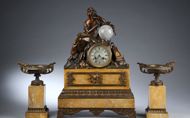 French Late Empire clock set of patinated bronze and yellow marble, approx. 1830 (3)