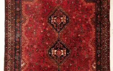 GRAND TAPIS noué main à décord géométrique en laine dans les tons rouges, 316 x...