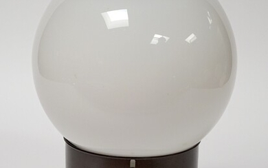 Gae AULENTI (1927-2012) LAMPE modèle Mezzo oracolo, 1969, la base cylindrique en métal laqué brun,...