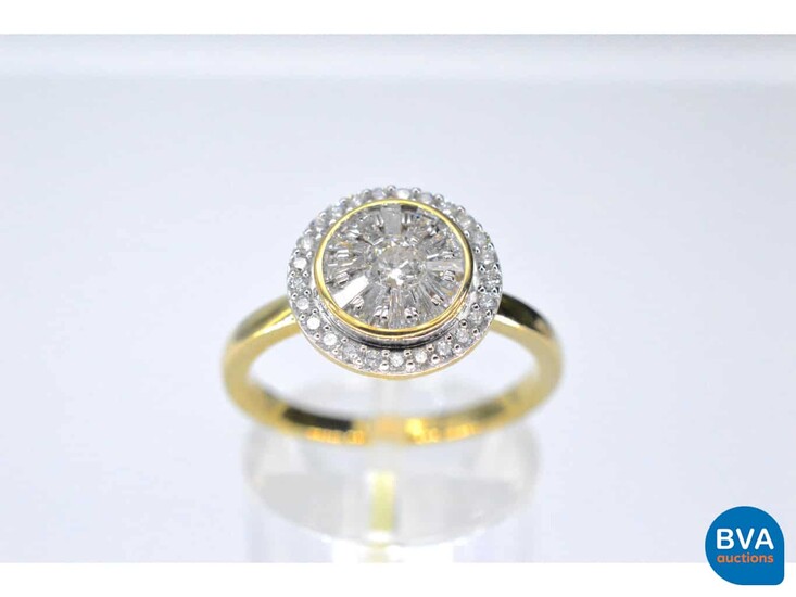 Gold ring with diamond.
