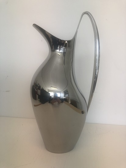 Henning Koppel: HK pitcher of polished stainless steel, 1.9 L. Georg Jensen Masterpiece. H. 33.5 cm. Unused in original box.