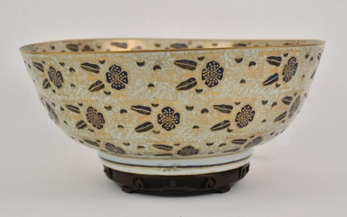 LARGE CHINESE EXPORT PORCELAIN BOWL with gilt and