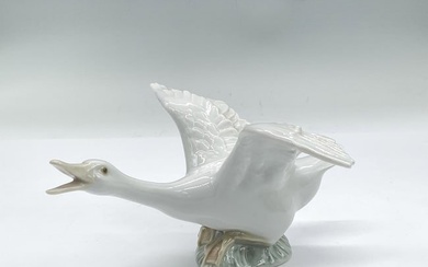 Lladro Porcelain Figurine, Duck Flying 1001264