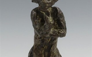 Loek van Meurs (1929-2013), gepatineerd bronzen sculptuur van een soldaat in...