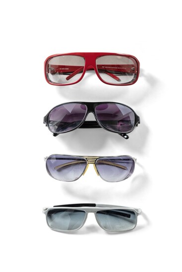 Lot comprising four sunglasses, three from Dior and one from Karl Lagerfeld | Lot comprenant quatre paires de lunettes de soleil, trois de la maison Dior et une de la maison Karl Lagerfeld