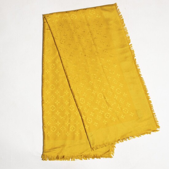 SOLD. Louis Vuitton: A yellow scarf made of silk and wool with logo print. App. 142 x 142 cm. – Bruun Rasmussen Auctioneers of Fine Art